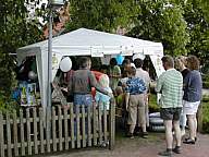 Am Stand des Frdervereins der Grundschule