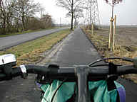 Fahrradweg an der Straße nach Dörpen