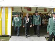 Der alte König Hermann Gerdes begibt sich zum Schießstand