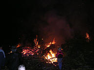 Beim Osterfeuer der Landjugend