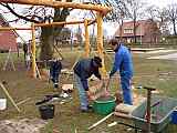 Aufbau der Sechsfachschaukel am 26.03.2011