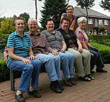 Das Pfarrgartenteam (v.l.): Leni Johanning, Margret Kimmann, Anni Schmitz, Josefine Düttmann, Claudia Timmer, Johanna Gerdes