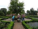 Das Pfarrgartenteam bei der Arbeit