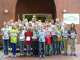 39 Dritt- und Viertklässler der Grundschule Renkenberge/Wippingen mit Sportabzeichen