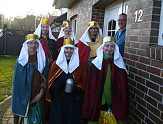 Sternsinger Eichenstraße: vorn v.l.: Daniel Kruse, Bernd Haskamp, Christoph Kohne; Hinten von links: Michelle Wesseln, Pascal Wesseln, Frauke Hoekstra