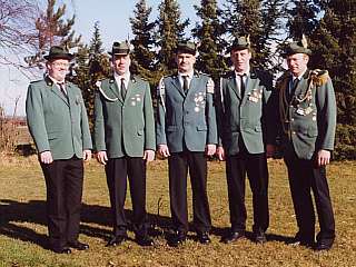 Die Offiziere des Schtzenvereins Wippingen im Jubilumsjahr 2002