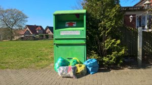 Alkleidungssammelbehälter in der Schützenstraße beim Herzog