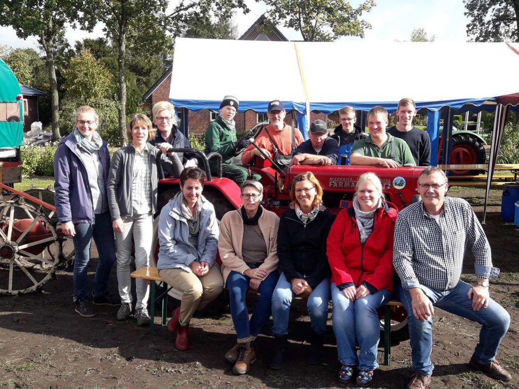 Das Aktiventeam vom Kindergarten, Oldtimerclub und "Das Blühende Wunder"