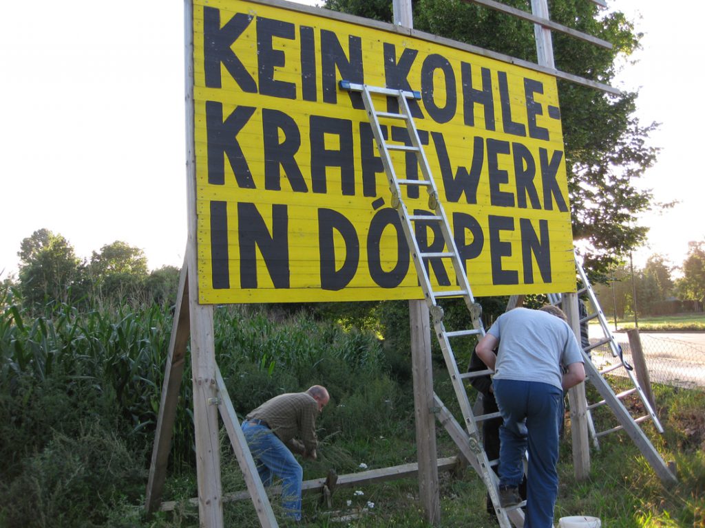 Abbau des Protestschildes in Dörpen am 02.09.2010