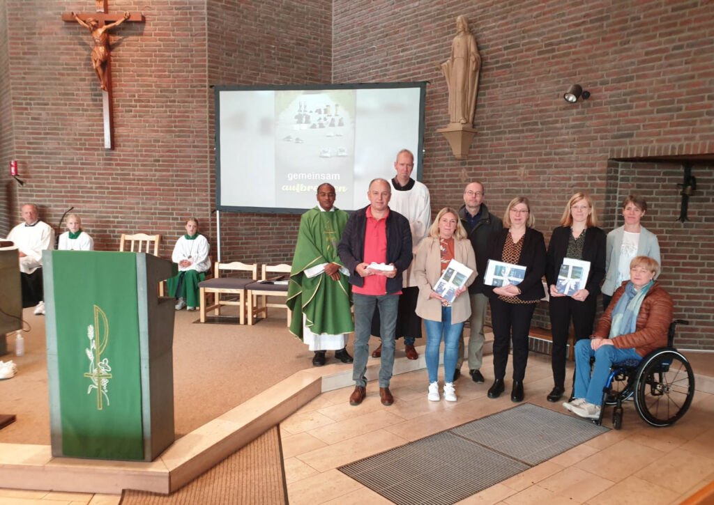 Pater Joseph, Christoph Wanot (für seine Frau Anna, die leider krank war), Christian Griep Raming (Pfarrbeauftragter, Margot Richert, Bruno Krenzel, Anne Pieper, Kathrin Hempen, Anita Gerdes (seit 5 Jahren Gemeindeteamerin), Karin Kuper (Mitglied in der Gruppe)