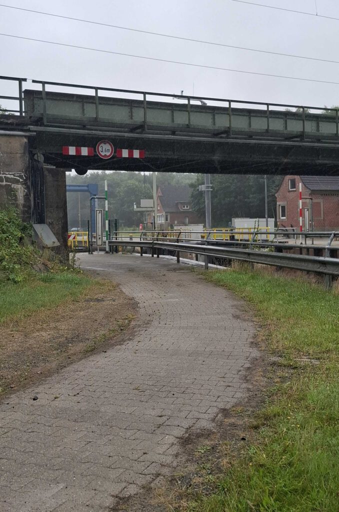 Radweg an der Küstenkanalschleuse